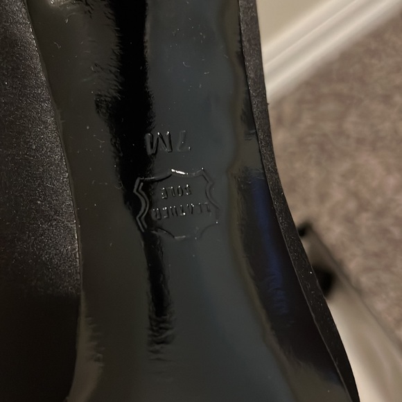 White House Black Market black satin heals. 7M - Picture 5 of 5